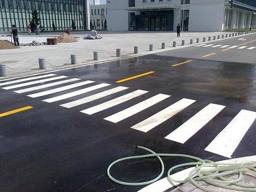 Verf op basis van vloeibare oplosmiddelen voor wegmarkering Goede hechting Eén component