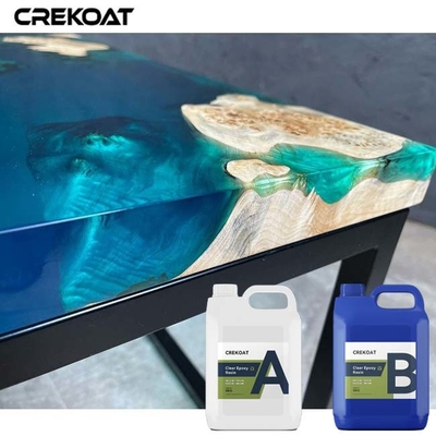 Gemaakte heldere epoxyhars verandert hout in een boeiende kunst met een hoge glans