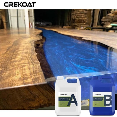 Epoxy met een kristalhelder dekmantel behoudt het hout met een heldere rand